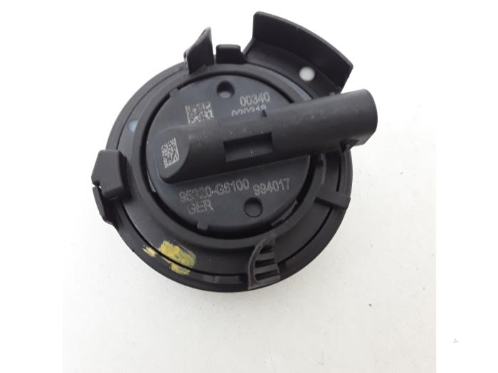 Airbag Sensor van een Kia Picanto (JA) 1.0 T-GDI 12V 2018