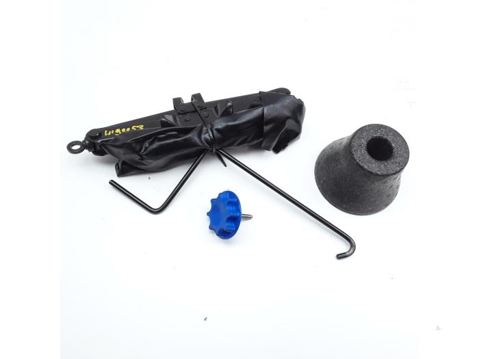 Car jack toyota yaris
