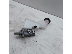 Gebruikte Hoofdremcilinder Kia Rio IV (YB) 1.0i T-GDi 100 12V Prijs € 20,95 Margeregeling aangeboden door Japoto Parts B.V.
