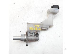 Gebruikte Hoofdremcilinder Nissan Qashqai (J10) 2.0 16V Prijs € 31,49 Margeregeling aangeboden door Japoto Parts B.V.