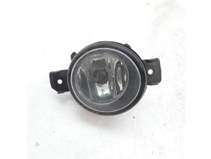Gebruikte Mistlamp rechts-voor Nissan Micra (K12) 1.2 16V Prijs € 19,95 Margeregeling aangeboden door Japoto Parts B.V.