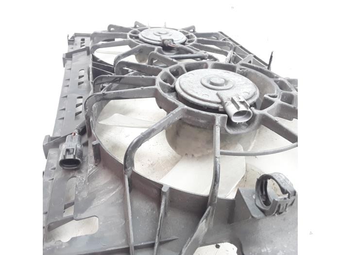 Koelvin van een Toyota Corolla Verso (R10/11) 2.2 D-4D 16V 2008