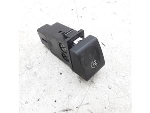 Gebruikte Mistlamp Schakelaar Hyundai Lantra/Elantra II Wagon 1.6i GL 16V Prijs € 10,45 Margeregeling aangeboden door Japoto Parts B.V.