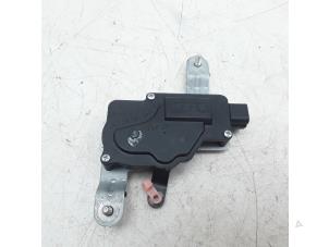 Gebruikte Centrale deurvergrendelingsmotor Kia Picanto (BA) 1.0 12V Prijs € 34,95 Margeregeling aangeboden door Japoto Parts B.V.