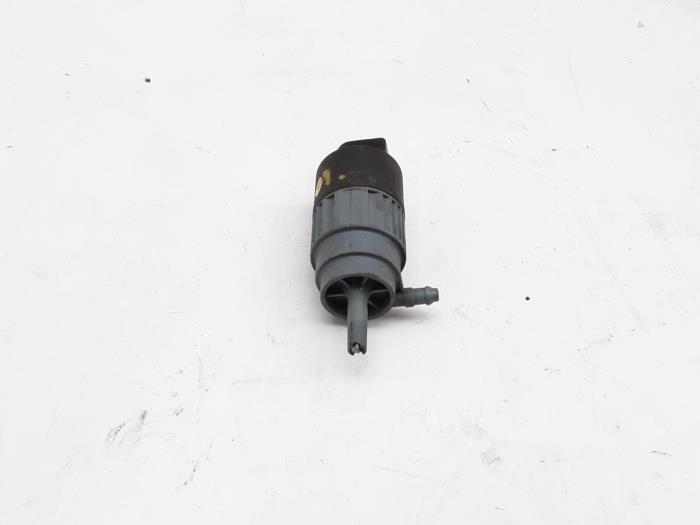 Windscreen washer pump Nissan Qashqai