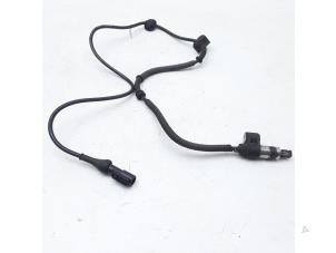 Gebruikte ABS Sensor Kia Shuma 1.8 GX 16V Prijs € 15,70 Margeregeling aangeboden door Japoto Parts B.V.