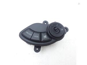 Gebruikte Spiegel Schakelaar Hyundai Santa Fe I 2.0 CRDi 16V VGT 4x4 Prijs € 20,99 Margeregeling aangeboden door Japoto Parts B.V.