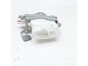 Gebruikte Centrale Deurvergrendelings Module Daihatsu Cuore (L251/271/276) 1.0 12V DVVT Prijs € 26,24 Margeregeling aangeboden door Japoto Parts B.V.