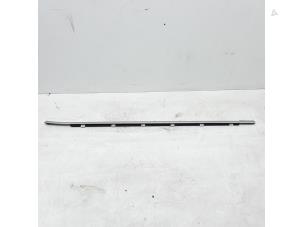 Gebruikte Raamlikker Kia Cee'd Sportswagon (JDC5) 1.6 CRDi 16V VGT Prijs € 6,29 Margeregeling aangeboden door Japoto Parts B.V.