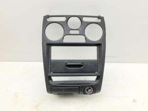 Gebruikte Radio omlijsting Mitsubishi Carisma 1.6i 16V Prijs € 20,99 Margeregeling aangeboden door Japoto Parts B.V.