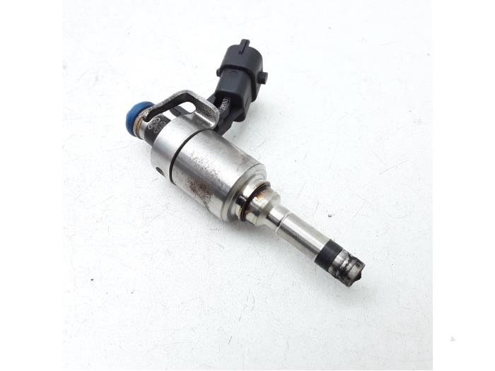 Injector (benzine injectie) van een Kia Cee'd Sportswagon (JDC5) 1.6 GDI 16V 2012