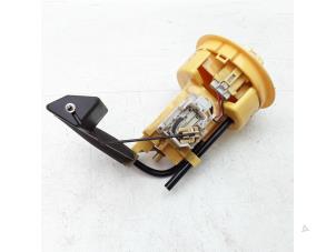 Gebruikte Tankvlotter Toyota Corolla Verso (R10/11) 2.2 D-4D 16V Cat Clean Power Prijs € 41,95 Margeregeling aangeboden door Japoto Parts B.V.