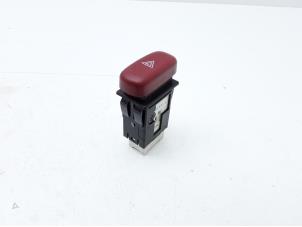 Gebruikte Schakelaar Paniekverlichting Suzuki Liana (ERC/ERD/RH4) 1.6 MPi 16V Prijs € 9,99 Margeregeling aangeboden door Japoto Parts B.V.
