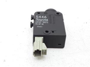 Gebruikte Motor Tankklepvergrendeling Toyota Avensis (T22) 1.8 16V VVT-i Prijs € 24,95 Margeregeling aangeboden door Japoto Parts B.V.