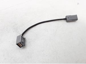 Gebruikte AUX/USB aansluiting Honda Civic (FK/FN) 1.4i Type S 16V Prijs € 9,99 Margeregeling aangeboden door Japoto Parts B.V.