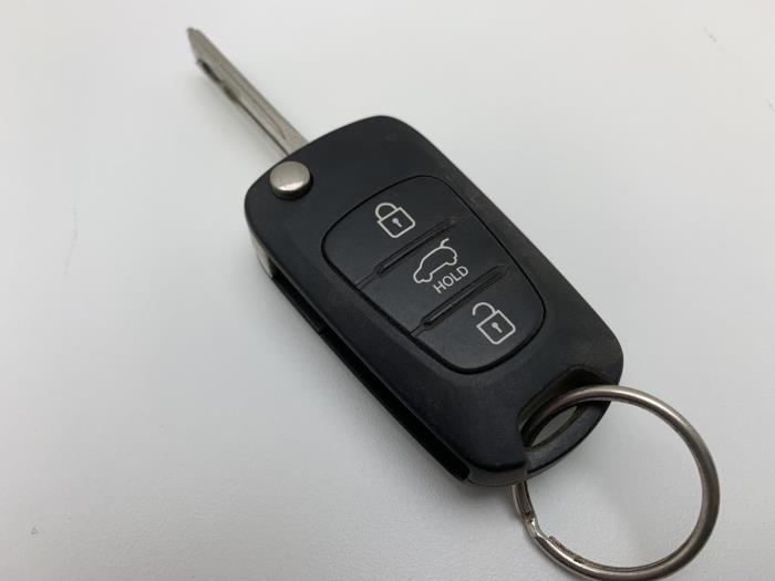 Zündschloss+Schlüssel Hyundai i20 1.1 CRDi VGT 12V - 819001JC00