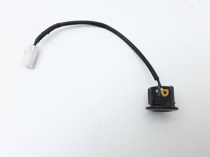 Sensor PDC van een Mazda 2 (DE) 1.3 16V S-VT High Power 2010