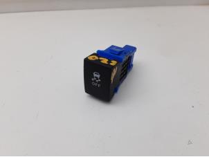 Gebruikte Schakelaar ESP Isuzu D-Max (TFR/TFS) 2.5 D Twin Turbo 4x4 Prijs € 25,41 Inclusief btw aangeboden door Japoto Parts B.V.