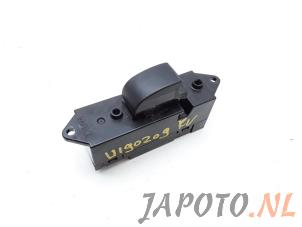 Gebruikte Schakelaar Elektrisch Raam Mitsubishi Lancer Wagon (CS/CT) 1.6 16V Prijs € 15,75 Margeregeling aangeboden door Japoto Parts B.V.
