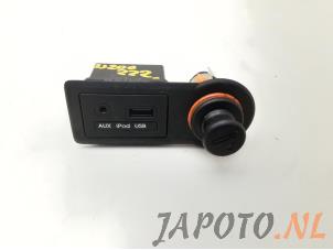 Gebruikte AUX/USB aansluiting Kia Venga 1.4 CVVT 16V Prijs € 24,95 Margeregeling aangeboden door Japoto Parts B.V.
