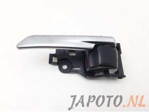 Gebruikte Portiergreep 4Deurs links-voor Toyota RAV4 (A5) 2.5 Hybrid 16V Prijs € 26,24 Margeregeling aangeboden door Japoto Parts B.V.