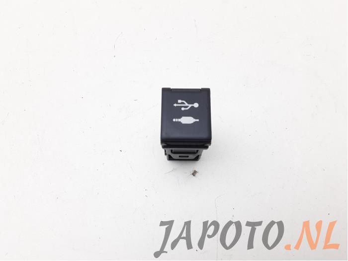 AUX / USB connection Toyota Rav-4