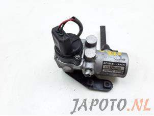 Gebruikte Vacuumpomp Rembekrachtiging Toyota Prius (NHW20) 1.5 16V Prijs € 49,95 Margeregeling aangeboden door Japoto Parts B.V.
