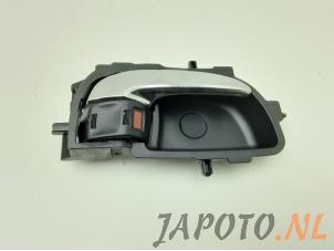 Gebruikte Portiergreep 4Deurs rechts-achter Toyota Yaris III (P13) 1.33 16V Dual VVT-I Prijs € 14,99 Margeregeling aangeboden door Japoto Parts B.V.