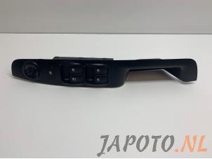 Gebruikte Combischakelaar ramen Hyundai i10 (F5) 1.1i 12V Prijs € 24,95 Margeregeling aangeboden door Japoto Parts B.V.