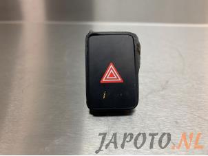 Gebruikte Schakelaar Paniekverlichting Honda Civic (FK6/7/8/9) 1.0i VTEC Turbo 12V Prijs € 19,95 Margeregeling aangeboden door Japoto Parts B.V.