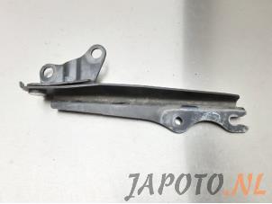 Gebruikte Motorkap Scharnier Mazda MX-5 (NC18/1A) 1.8i 16V Prijs € 14,99 Margeregeling aangeboden door Japoto Parts B.V.