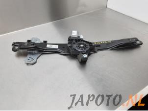 Gebruikte Ruitmechaniek 4Deurs rechts-voor Nissan Qashqai (J11) 1.2 DIG-T 16V Prijs € 49,00 Margeregeling aangeboden door Japoto Parts B.V.