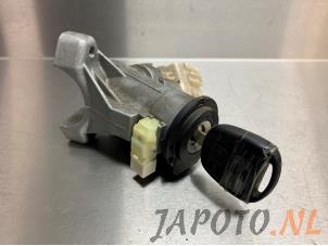Gebruikte Sleutel + Contactslot Toyota Yaris II (P9) 1.3 16V VVT-i Prijs € 49,00 Margeregeling aangeboden door Japoto Parts B.V.