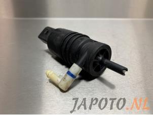 Gebruikte Ruitensproeierpomp voor Suzuki Swift (ZA/ZC/ZD) 1.2 16_ Prijs € 19,99 Margeregeling aangeboden door Japoto Parts B.V.