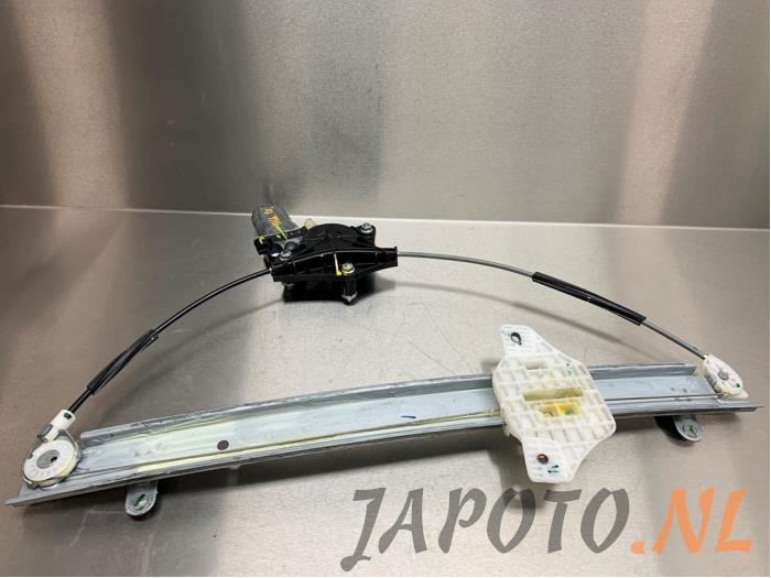 Ruitmechaniek 4Deurs rechts-voor van een Hyundai i10 (B5) 1.0 12V 2017