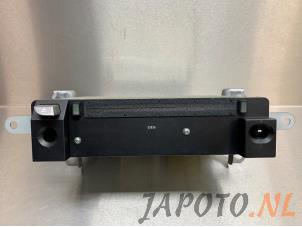 Gebruikte CD Speler Toyota iQ 1.0 12V VVT-i Prijs € 49,95 Margeregeling aangeboden door Japoto Parts B.V.