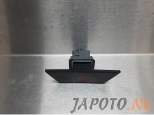 Gebruikte Paniekverlichtings Schakelaar Toyota iQ 1.0 12V VVT-i Prijs € 9,95 Margeregeling aangeboden door Japoto Parts B.V.