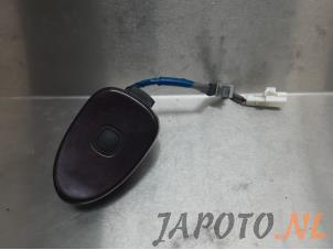 Gebruikte Handgreep Achterklep Toyota iQ 1.0 12V VVT-i Prijs € 19,99 Margeregeling aangeboden door Japoto Parts B.V.