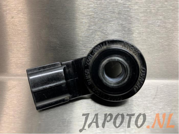 Pingelsensor van een Toyota Yaris II (P9) 1.33 16V Dual VVT-I 2010