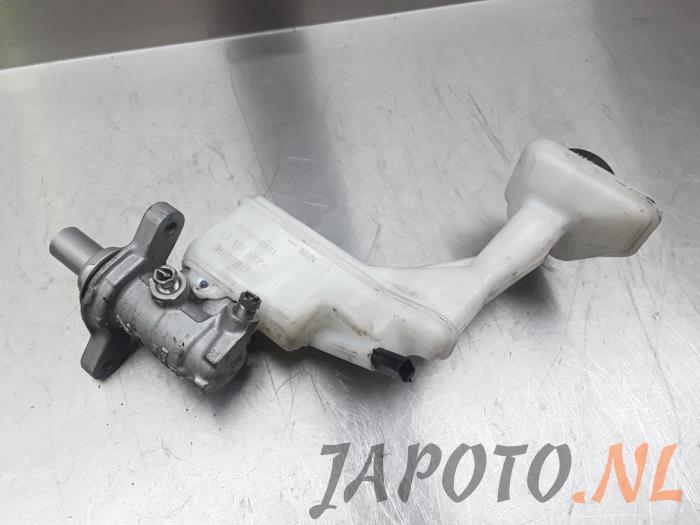 Hoofdremcilinder van een Nissan Qashqai (J11) 1.5 dCi DPF 2014