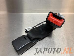 Gebruikte Veiligheidsgordel Insteek links-achter Kia Rio IV (YB) 1.0i T-GDi 100 12V Prijs € 19,95 Margeregeling aangeboden door Japoto Parts B.V.