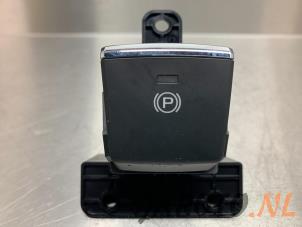 Gebruikte Handrem schakelaar Subaru XV (GT/GX) 2.0 AWD 16V Prijs € 20,99 Margeregeling aangeboden door Japoto Parts B.V.