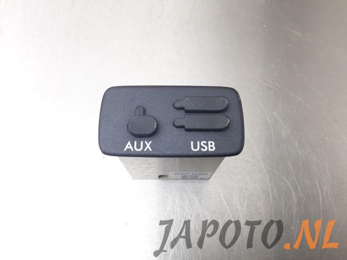 AUX / USB connection Subaru XV