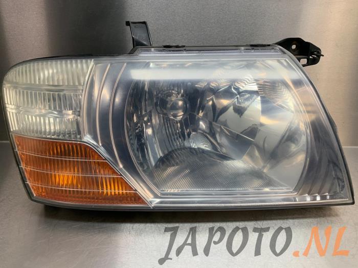 Headlight, right Mitsubishi Pajero