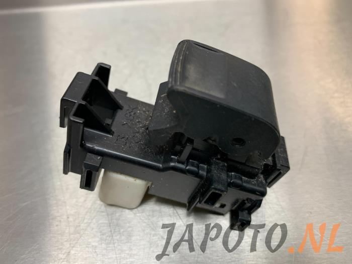 Raamschakelaar Yaris II OE 84820-0D100 Raamschakelaar Yaris II OE 84820-0D100