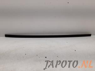 Gebruikte Daklijst rechts Hyundai i20 (GBB) 1.0 T-GDI 100 12V Prijs € 35,09 Inclusief btw aangeboden door Japoto Parts B.V.