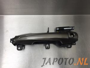 Gebruikte Portiergreep 4Deurs links-voor Toyota RAV4 (A4) 2.0 D-4D 16V 4x2 Prijs € 41,95 Margeregeling aangeboden door Japoto Parts B.V.