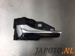 Gebruikte Portiergreep 4Deurs links-voor Toyota RAV4 (A4) 2.0 D-4D 16V 4x2 Prijs € 26,20 Margeregeling aangeboden door Japoto Parts B.V.