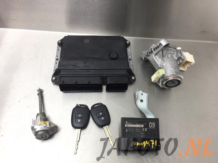 Gebruikte Kontaktslot + computer Toyota RAV4 (A4) 2.0 D-4D 16V 4x2 Prijs € 262,49 Margeregeling aangeboden door Japoto Parts B.V.