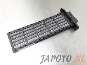 Gebruikte Element Kachelverwarming Kia Sportage (SL) 2.0 CRDi 16V VGT 4x4 Prijs € 24,14 Inclusief btw aangeboden door Japoto Parts B.V.